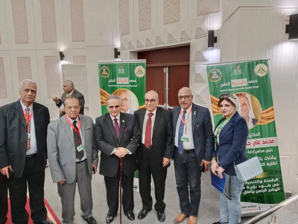 شارك أعضاء هيئة التدريس من خلال تقديم أوراق عمل وأبحاث علمية متخصصة، أسهمت في إثراء جلسات المؤتمر وفتح آفاق جديدة للنقاش وتبادل الرؤى والأفكار حول قضايا الرقمنة والتنمية المستدامة، ودور البحث العلمي في دعم خطط التنمية وتحقيق مستهدفات رؤية مصر 2030