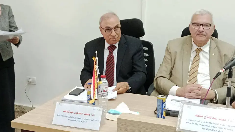 شارك أعضاء هيئة التدريس من خلال تقديم أوراق عمل وأبحاث علمية متخصصة، أسهمت في إثراء جلسات المؤتمر وفتح آفاق جديدة للنقاش وتبادل الرؤى والأفكار حول قضايا الرقمنة والتنمية المستدامة، ودور البحث العلمي في دعم خطط التنمية وتحقيق مستهدفات رؤية مصر 2030